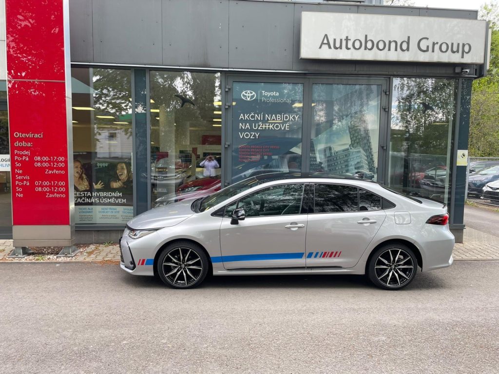 Toyota Corolla  1,8 Hybrid AUTOBOND SPORT EDITION