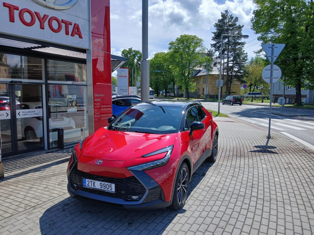 Toyota C-HR  2.0 L HEV CVT (2x4) Executive