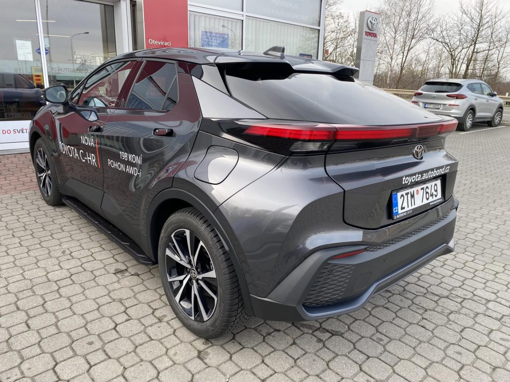 Toyota C-HR  1.8 Hybrid Style + Tažné