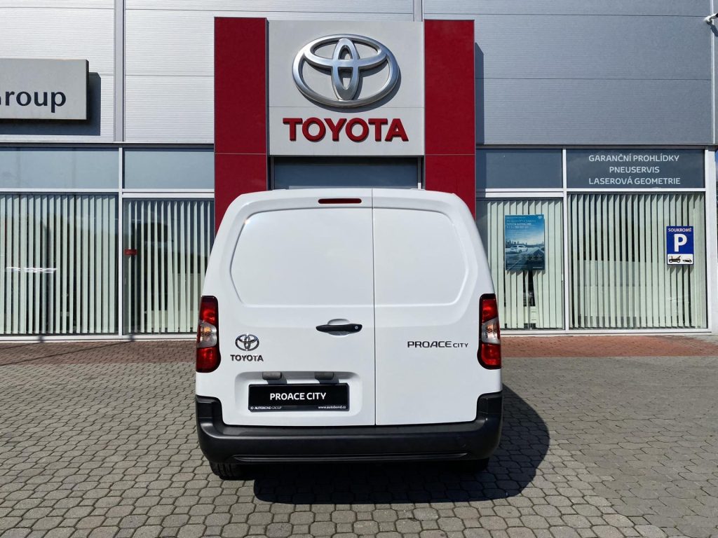 Toyota ProAce City  1.5 D 6MT  LWB Active