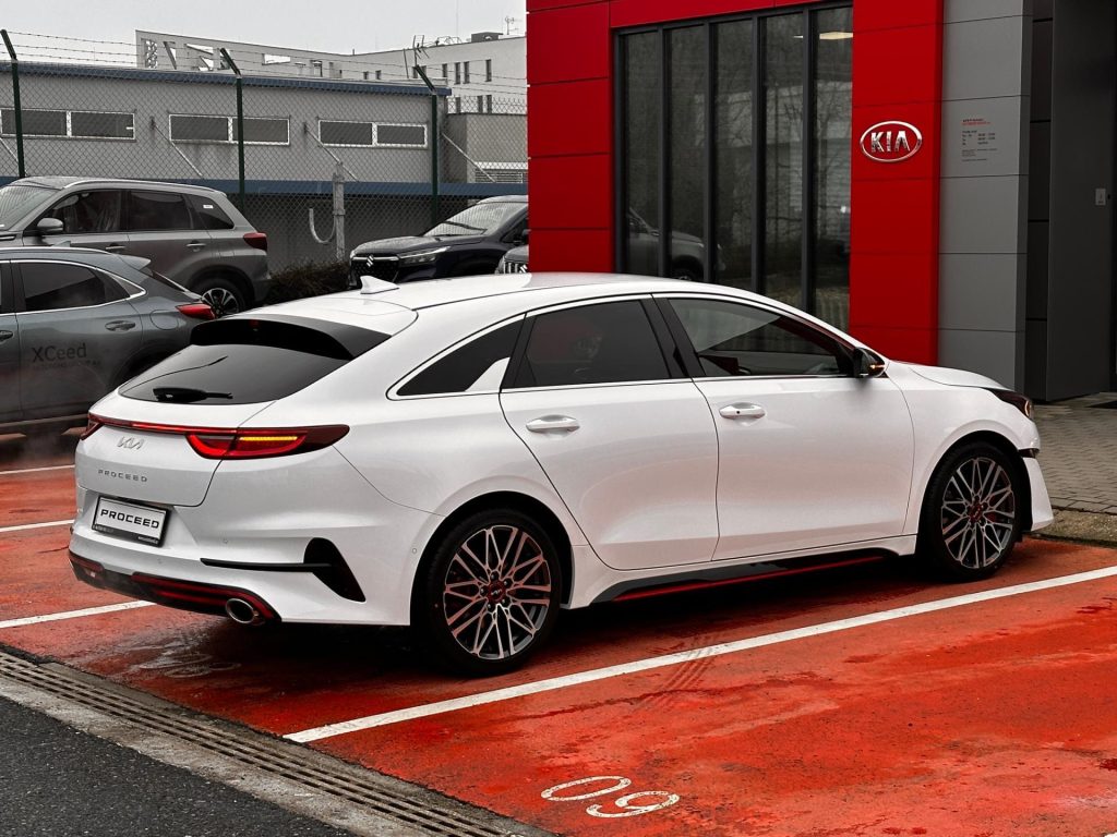 KIA ProCeed  CD 1,6 T-GDi GPF 7DCT GT !SKLADEM!