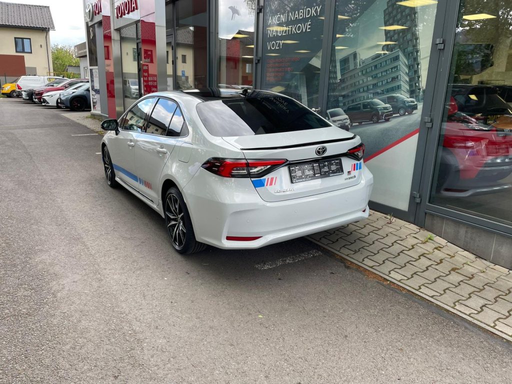 Toyota Corolla  1,8 Hybrid AUTOBOND SPORT EDITION