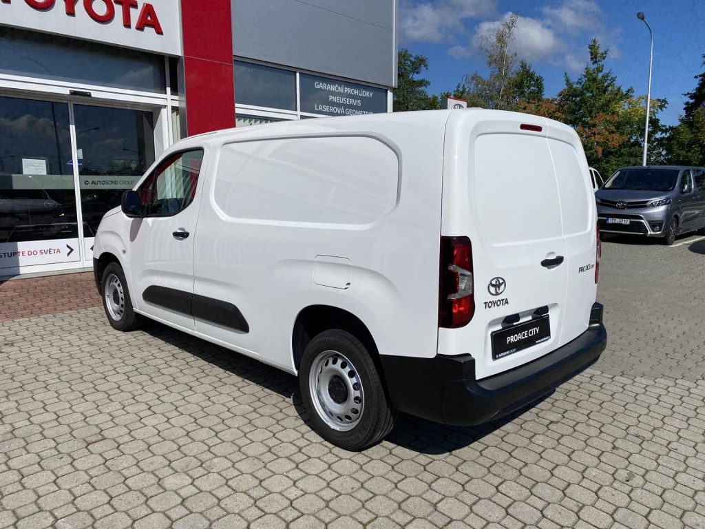 Toyota ProAce City  1.5 D 6MT  LWB Active