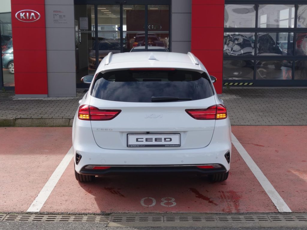 KIA Ceed  SW CD 1,5 T-GDi 7DCT TOP *