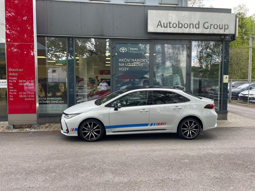 Toyota Corolla  1,8 Hybrid AUTOBOND SPORT EDITION