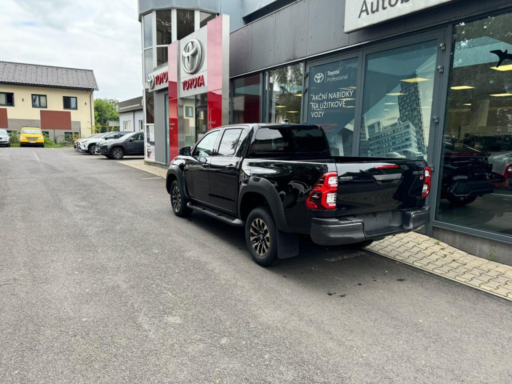 Toyota Hilux  2,8 6AT GR SPORT