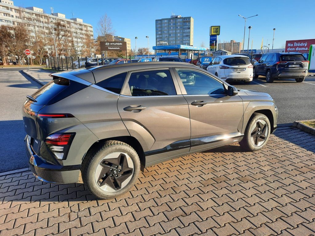 Hyundai Kona  EV POWER 65,4 kWh 217k Czech Edition