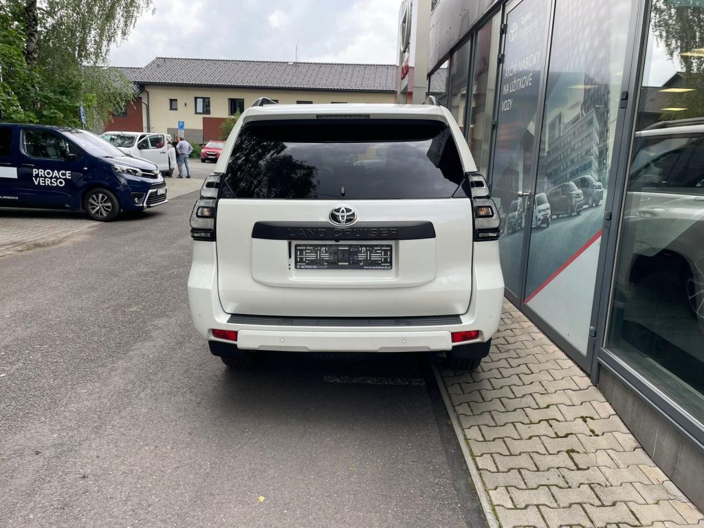 Toyota Land Cruiser  2,8 Executive VIP Family