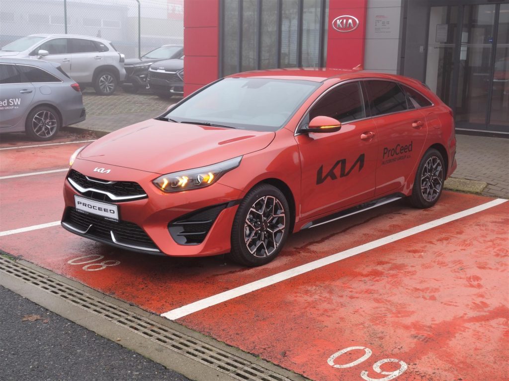 KIA ProCeed  1,6 T-GDi GPF 7DCT GT !SKLADEM!