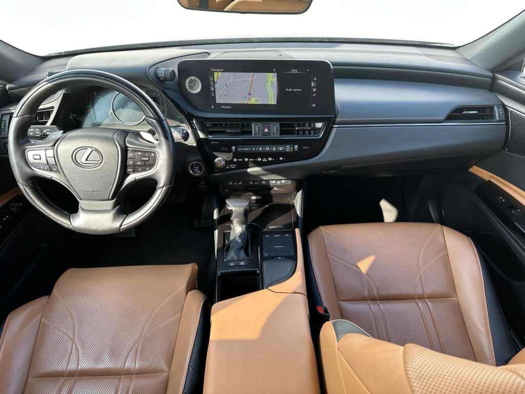 Lexus ES 300h  2,5 HSD e-CVT 300h Prestige TOP