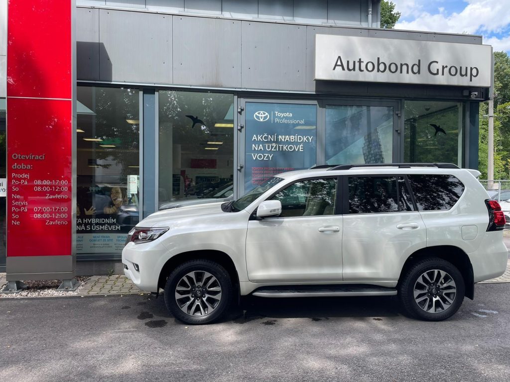 Toyota Land Cruiser  2,8 Invincible Family