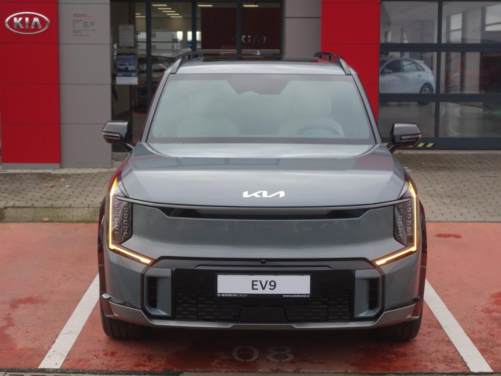 KIA EV9  MV 7P Synchronní AC elektromotor 4x4 GT-LINE L.E. 283 KW + 99,8 KWH