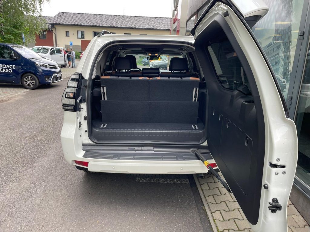 Toyota Land Cruiser  2,8 Executive VIP Family