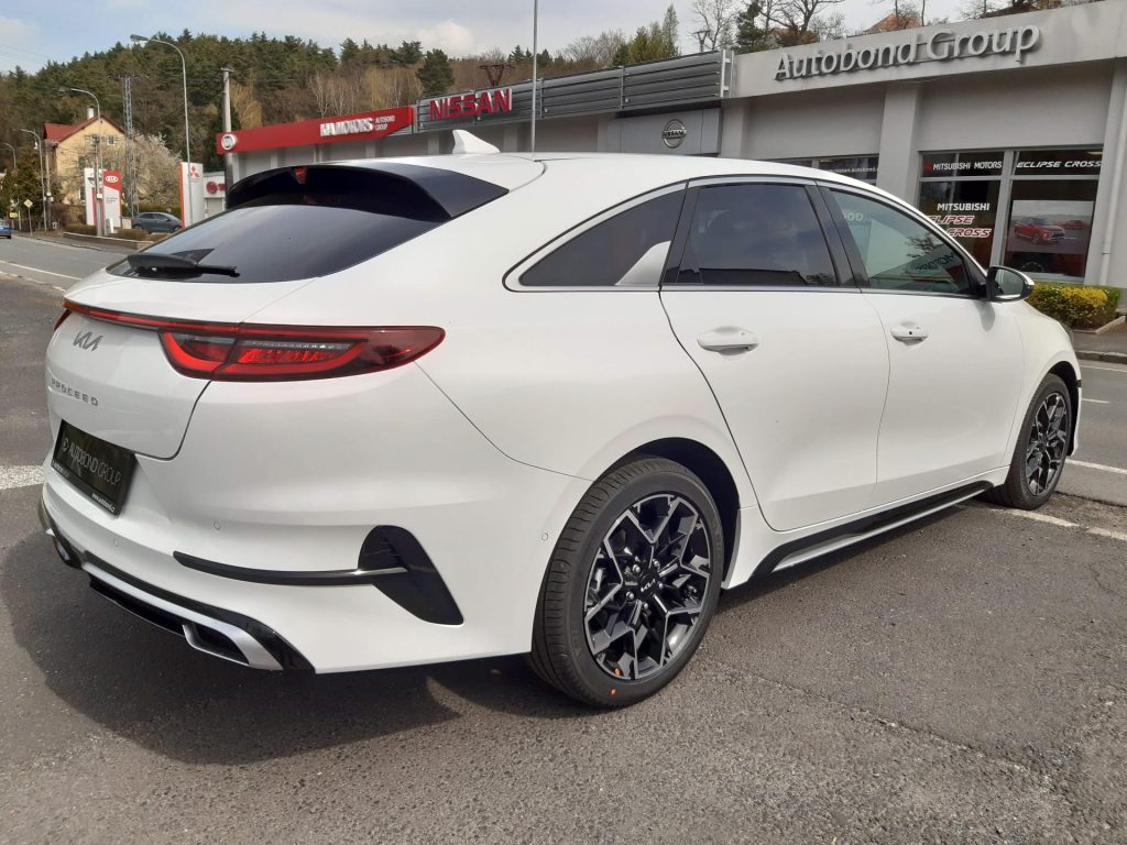 KIA ProCeed  GT LINE PLUS 1.5 T-GDi MT