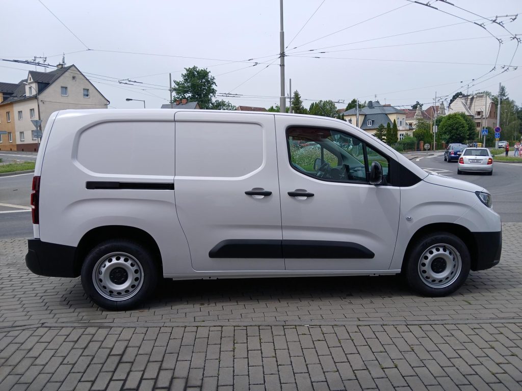 Toyota ProAce City  Toyota Proace city panel van 1,5  6MT 100k Active multimedia extra