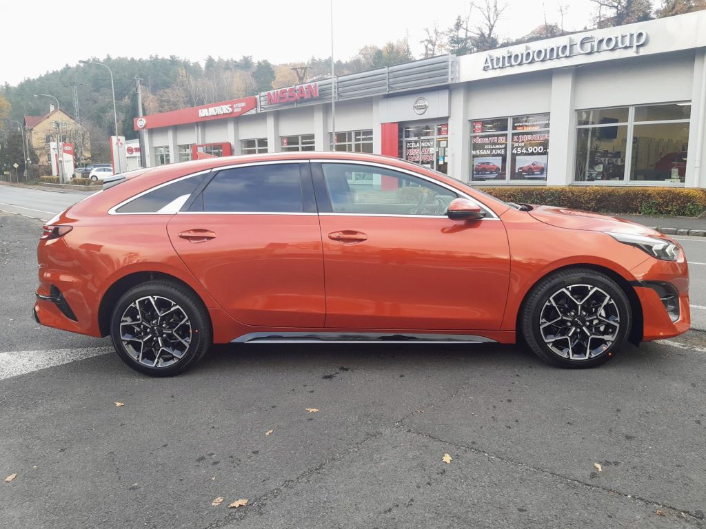 KIA ProCeed  GT LINE PLUS 1.5 T-GDi MT