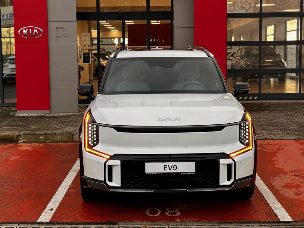 KIA EV9  MV 6P Synchronní AC elektromotor 4x4 GT-LINE L.E. 283 KW + 99,8 KWH