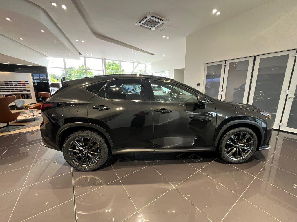 Lexus NX 450h+  2,5l