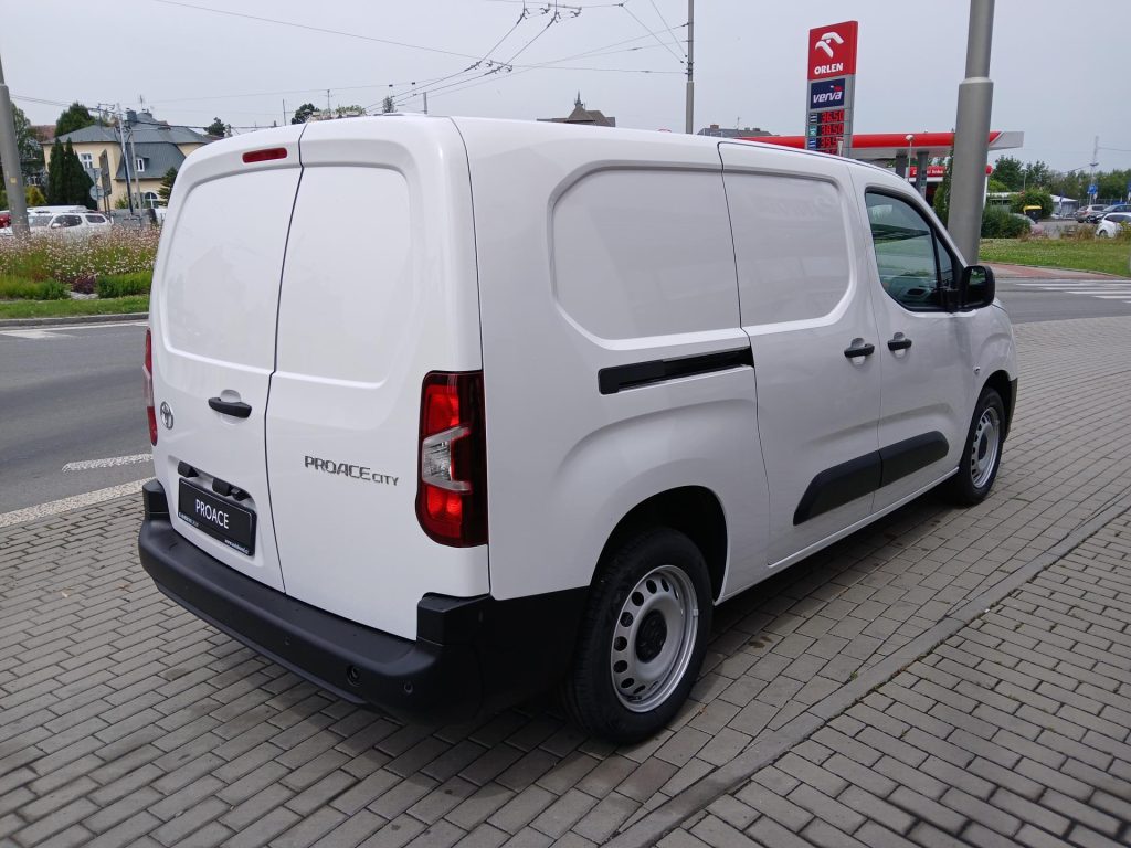 Toyota ProAce City  Toyota Proace city panel van 1,5  6MT 100k Active multimedia extra