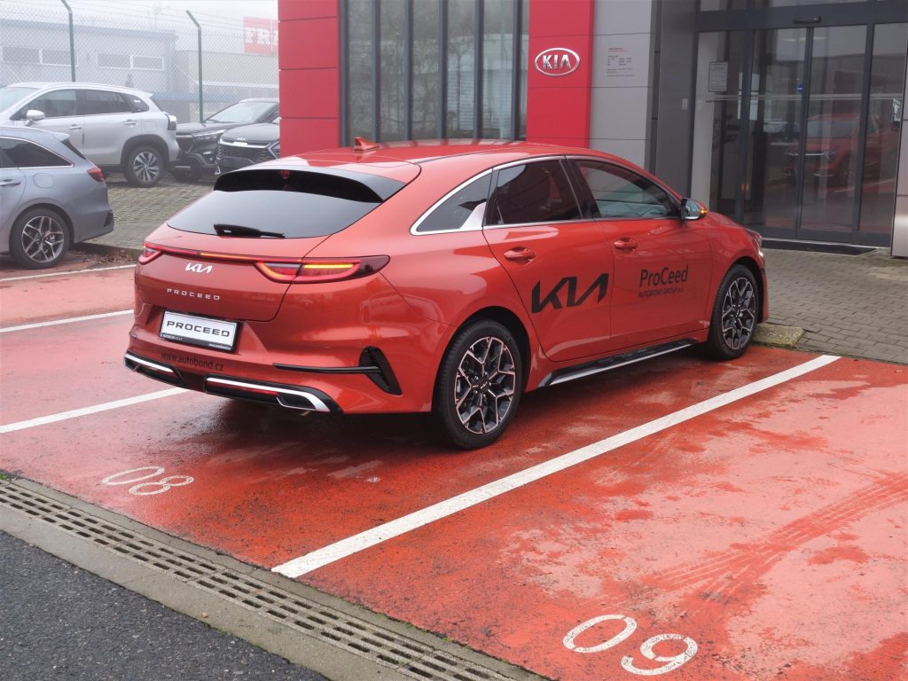 KIA ProCeed  1,6 T-GDi GPF 7DCT GT !SKLADEM!