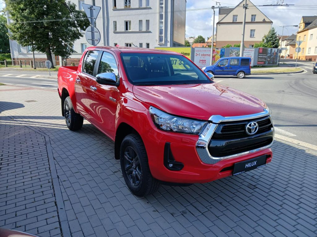 Toyota Hilux  2.8 D-4D  204k 6MT Active