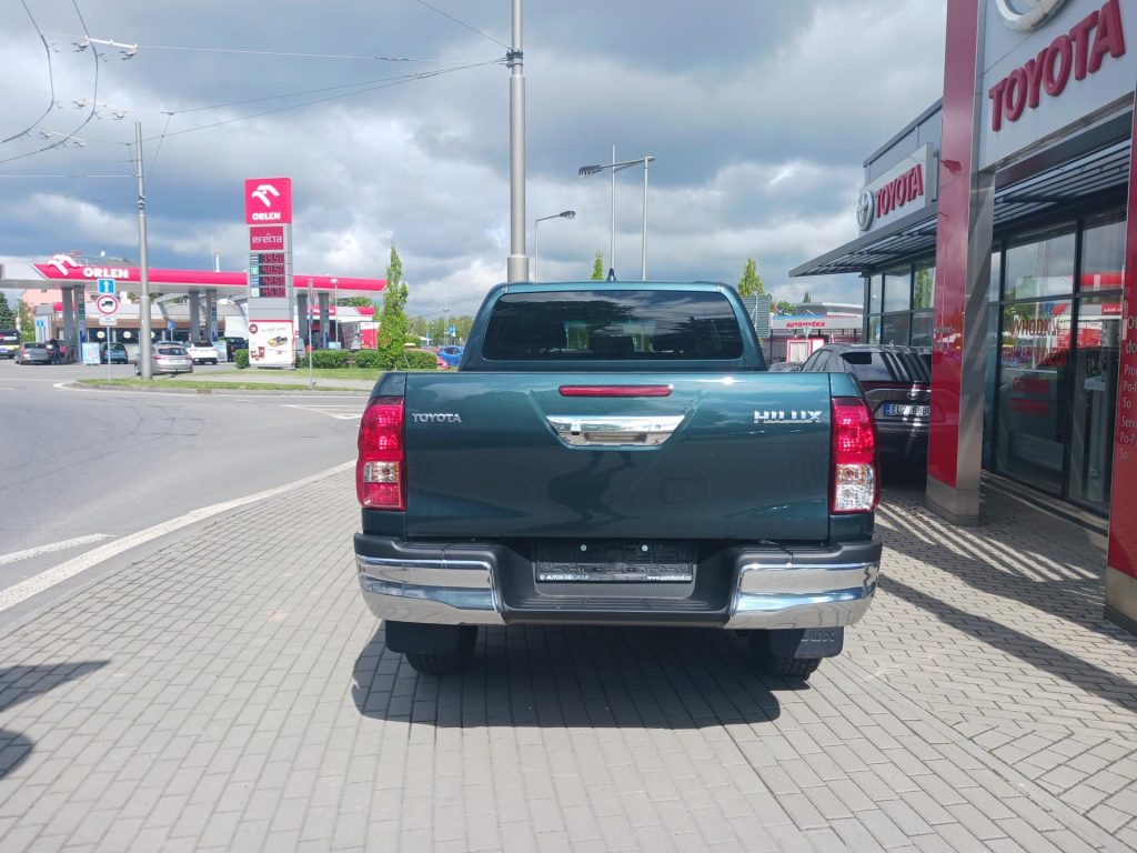 Toyota Hilux  2,4 6AT 4×4 Active