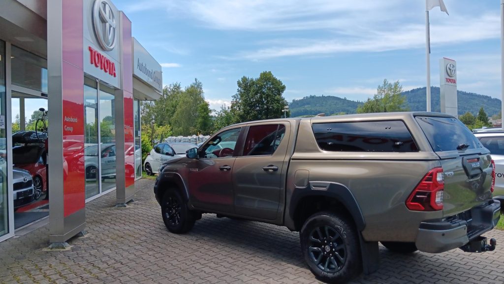 Toyota Hilux  2.8 Diesel AT 204k