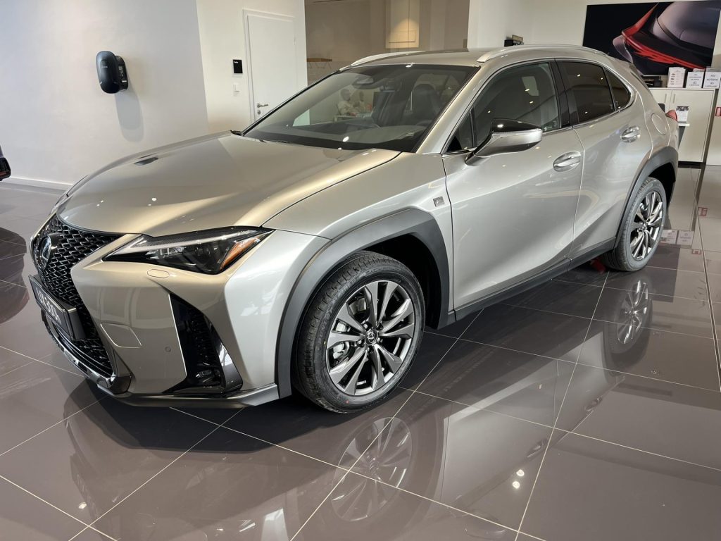 Lexus UX 300h  2,0l