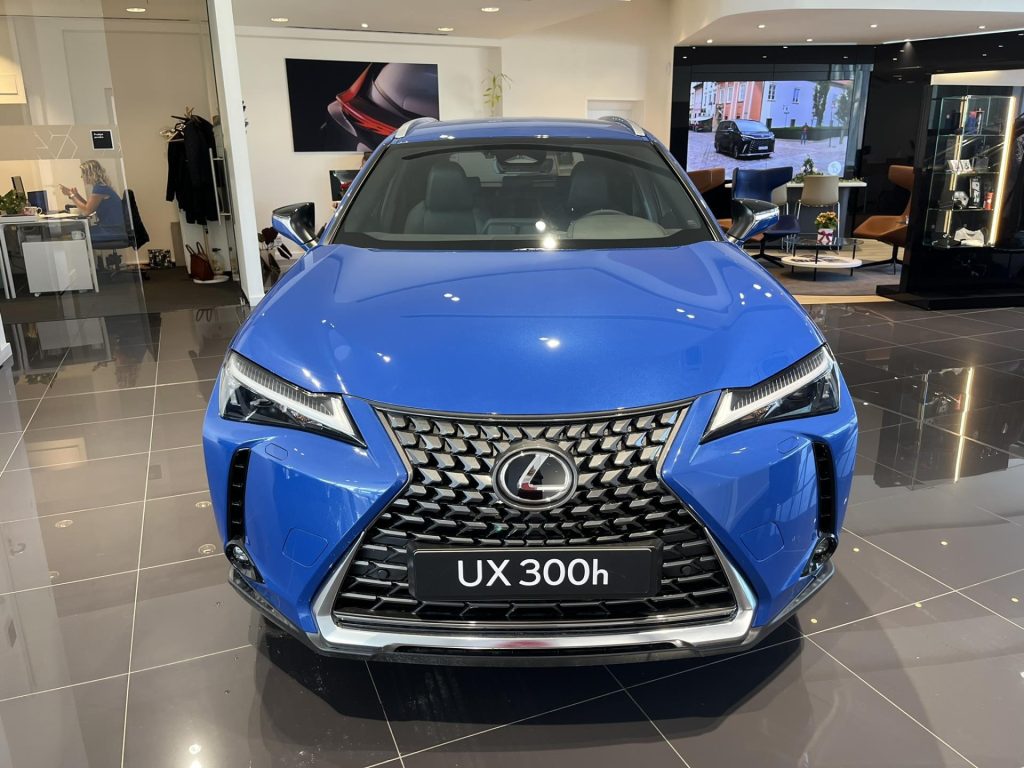 Lexus UX 300h  2,0l