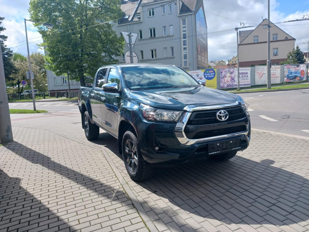 Toyota Hilux  2,4 6AT 4×4 Active