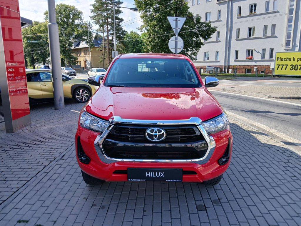 Toyota Hilux  2.8 D-4D  204k 6MT Active