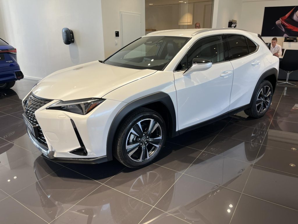 Lexus UX 300h  2,0l