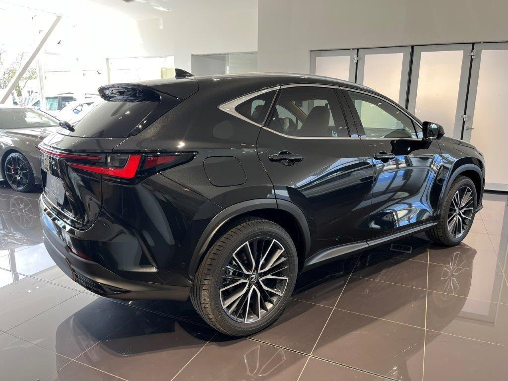 Lexus NX 450h+  2,5l