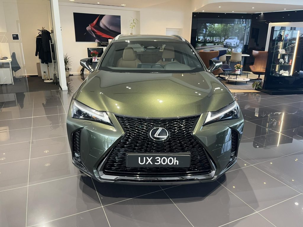 Lexus UX 300h  2,0l