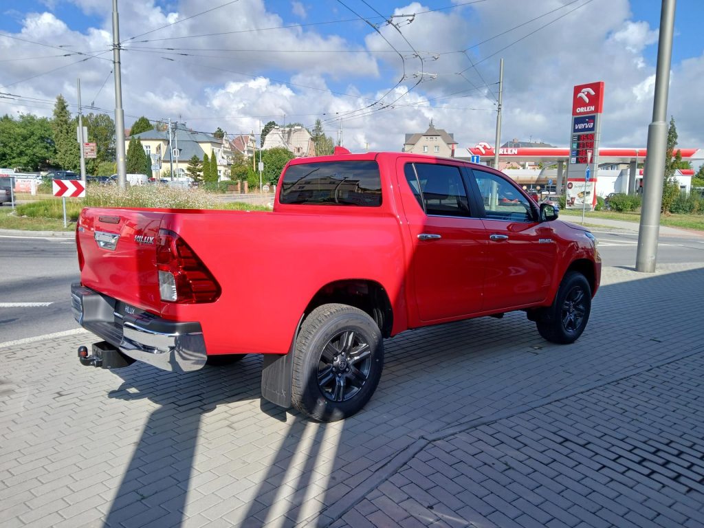 Toyota Hilux  2.8 D-4D  204k 6MT Active