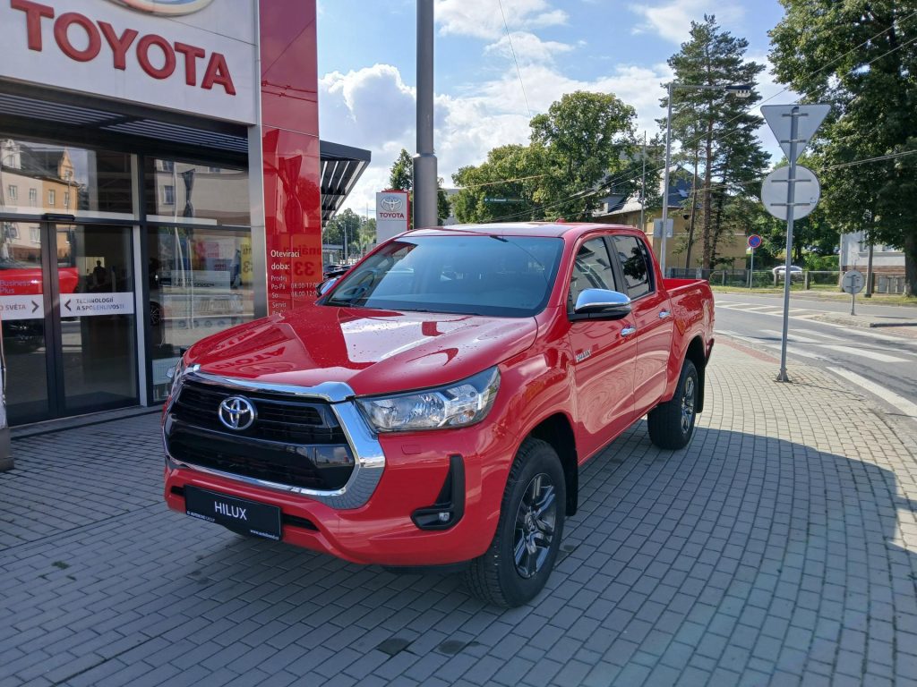 Toyota Hilux  2.8 D-4D  204k 6MT Active