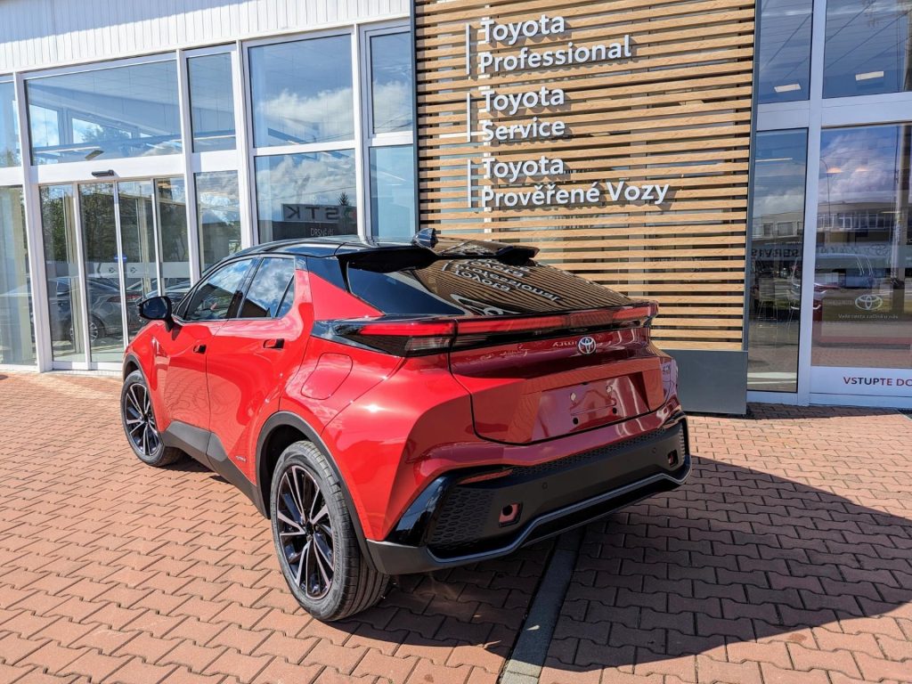 Toyota C-HR  2.0 HEV 4x4 EXECUTIVE