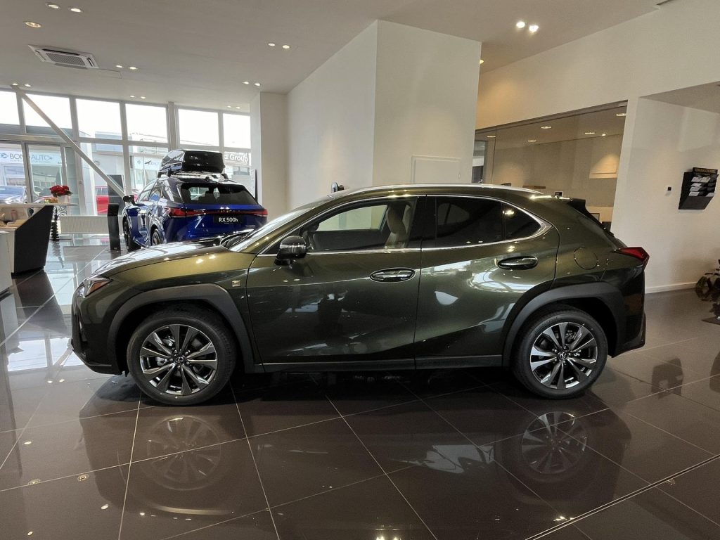 Lexus UX 300h  2,0l