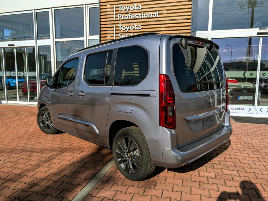 Toyota ProAce City Verso  1,5D 130K 4x2 6MT FAMILY