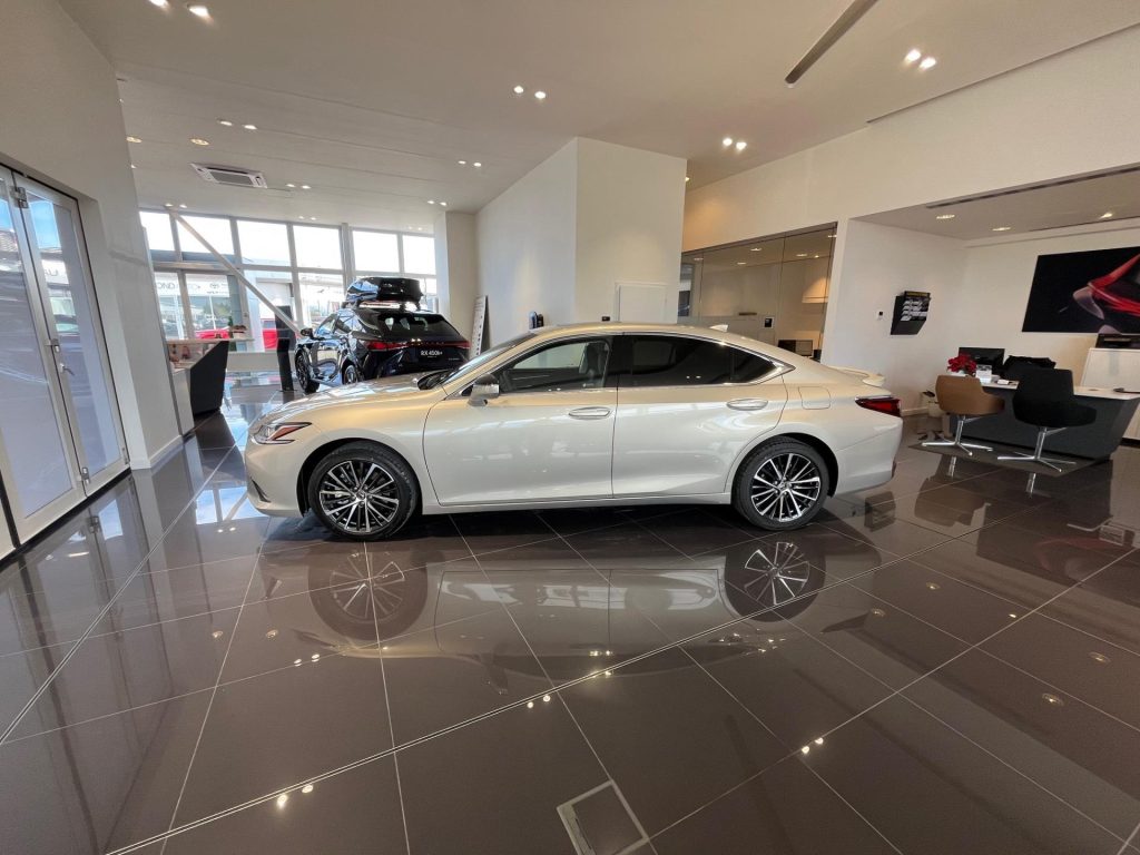 Lexus ES 300h  2,5l