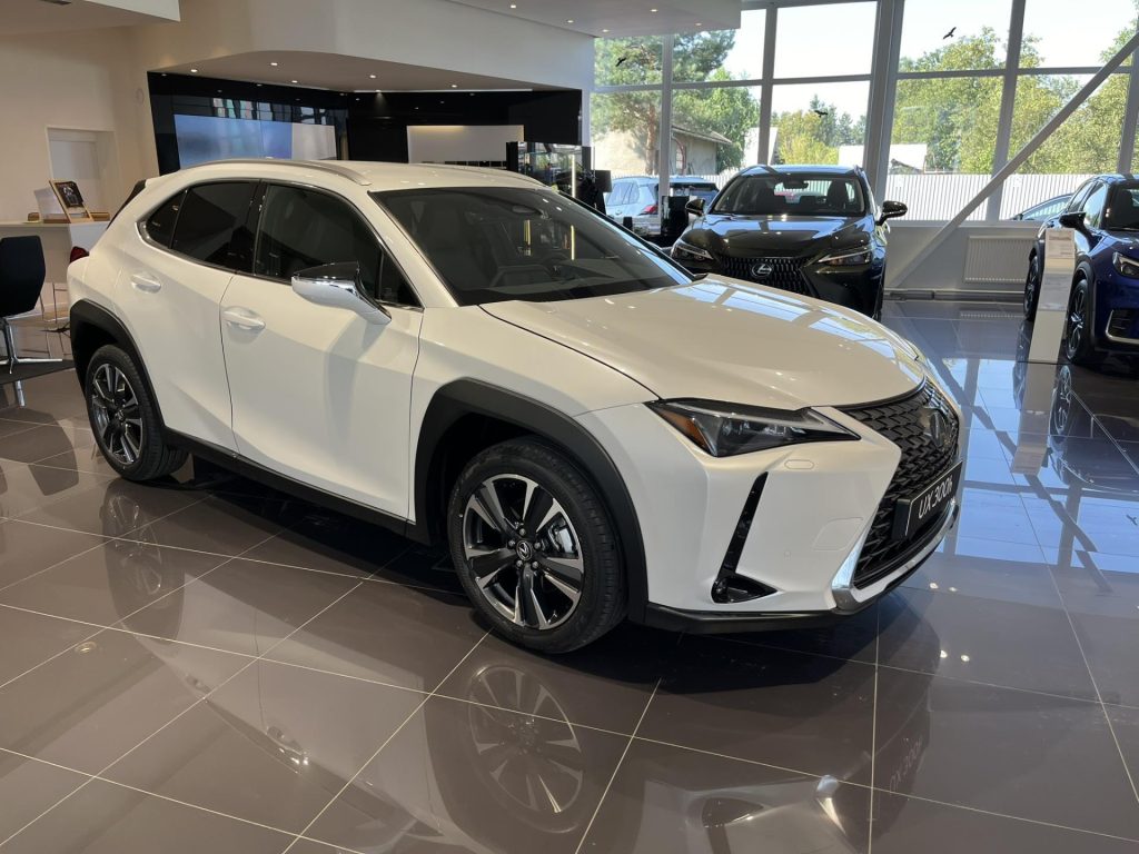 Lexus UX 300h  2,0l