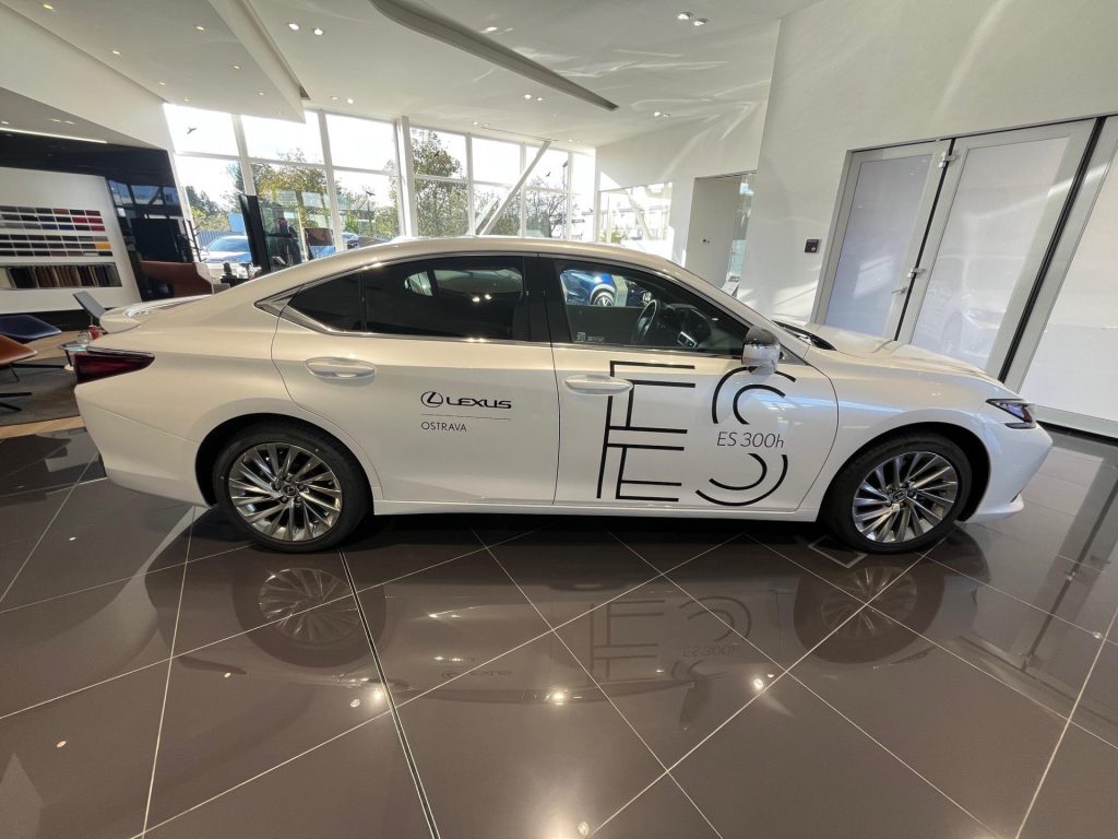 Lexus ES 300h  2,5l