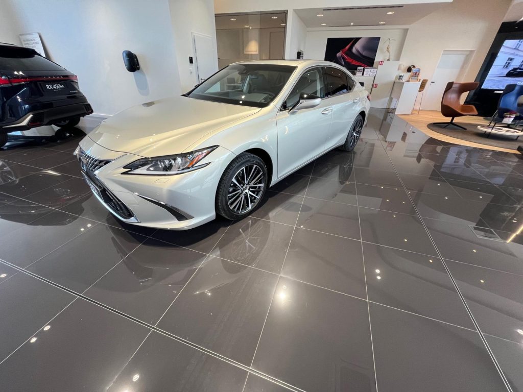 Lexus ES 300h  2,5l