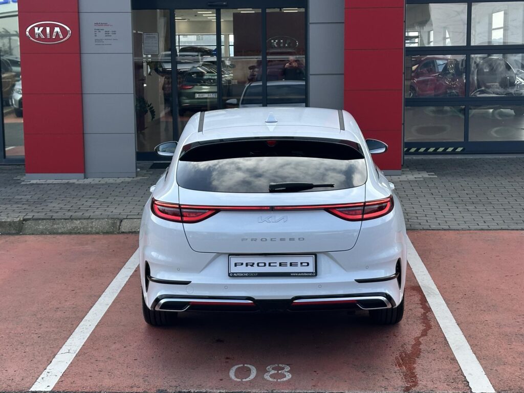 KIA ProCeed  1,5 T-GDi GPF 7DCT GT LINE PLUS (2025)