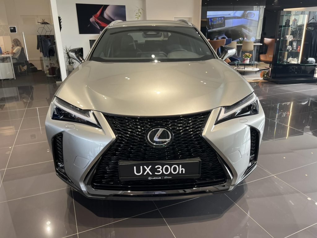 Lexus UX 300h  2,0l