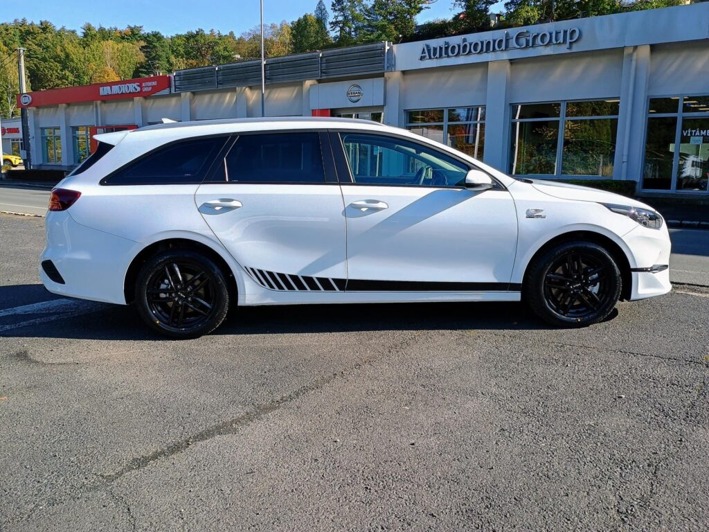 KIA Ceed  SW SPORT EDITION 1.5 T-GDI MT