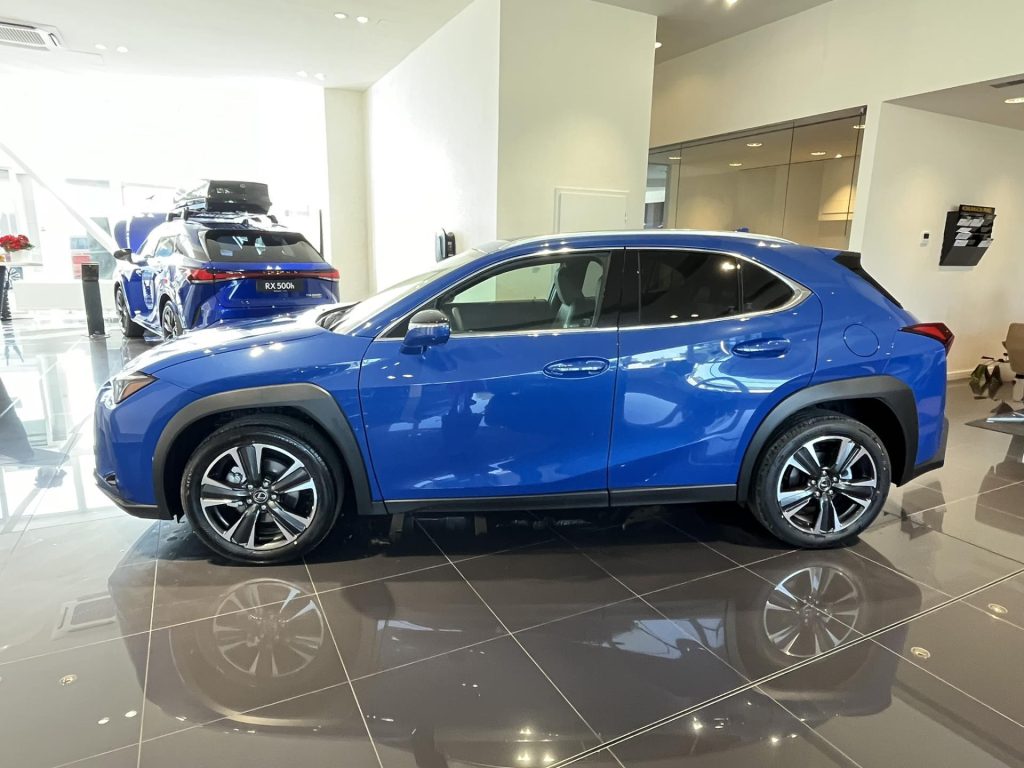 Lexus UX 300h  2,0l