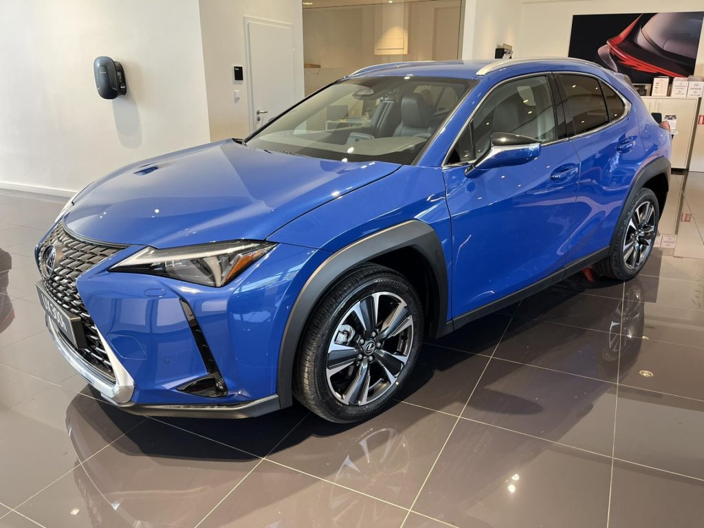 Lexus UX 300h  2,0l