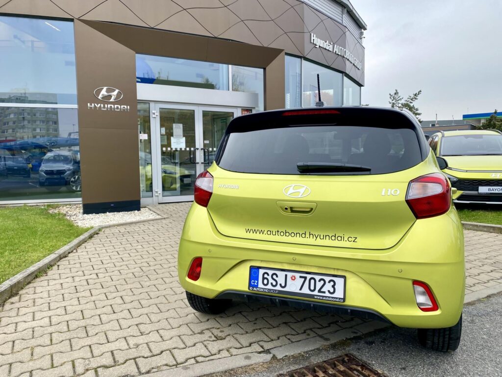 Hyundai i10  1,0i 63k Smart 15" ALU, dvoutónová střecha