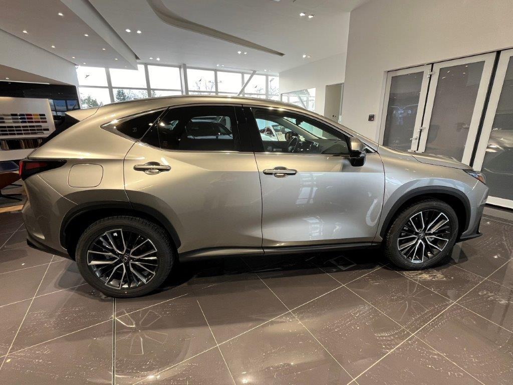 Lexus NX 450h+  2,5l